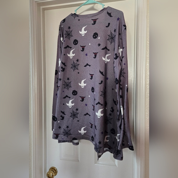 A Halloween Carnegan with a cute print in size 3xl - Picture 2 of 6